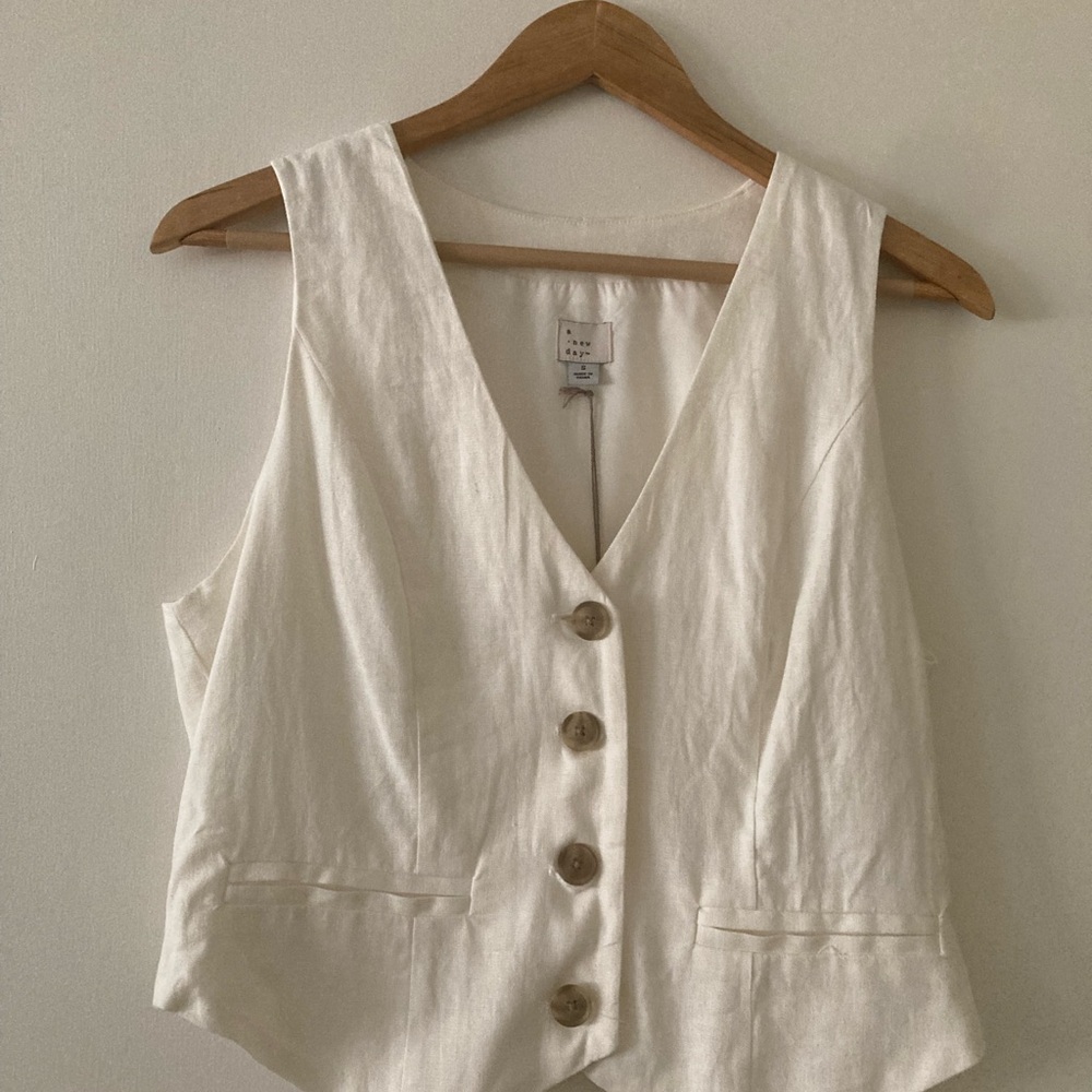 a new day Women's Ivory Button-Front Vest